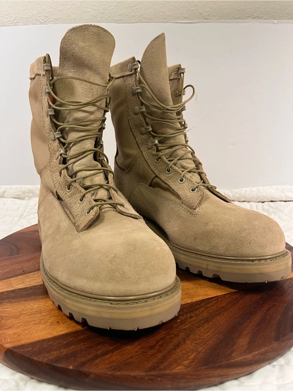 Bates Men’s Tactical Desert Tan Suede Boots 12w clean EUC Vibram sole